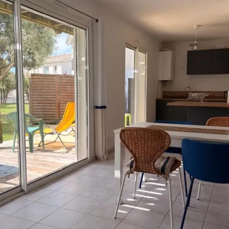 Seaside With Terrace And Parking Apartment Aytre